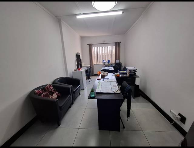 1,040M² OFFICE FOR SALE IN VANDERBIJLPARK SW 5